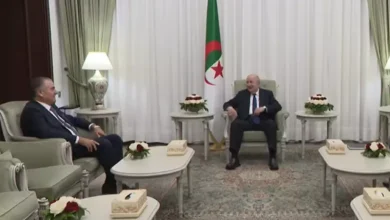 صورة رئيس الجمهورية يستقبل سفير لبنان بمناسبة انتهاء مهامه بالجزائر