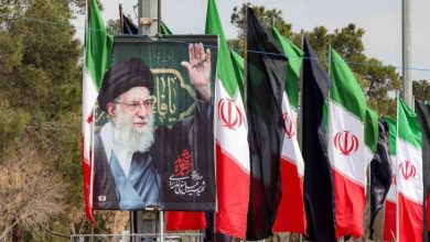صورة لاريجاني وصفها بـ “تهديدات جوفاء”..ترامب يهدد بضربات “أقسى 20 مرة” إذا أغلقت إيران مضيق هرمز
