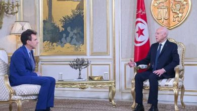 صورة تونس : سعيّد يدعو سفير الاتحاد الأوروبي إلى الالتزام بضوابط الدبلوماسية