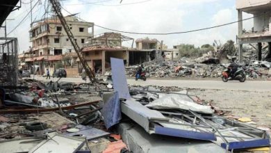 صورة استهداف سفن حربية أمريكية بمسيرات إيرانية..توقف حركة الشحن عبر مضيق هرمز