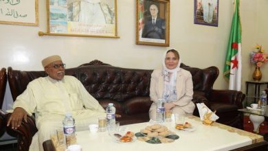 صورة حملاوي تزور الخليفة العام للزاوية التيجانية