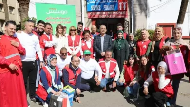 صورة رئيسة الهلال الأحمر الجزائري تزور أطفال مرضى السرطان بمستشفى “مصطفى باشا” لمشاركة فرحة العيد
