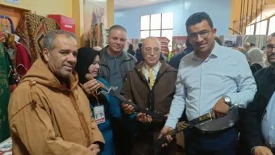 صورة خنشلة: افتتاح الصالون الوطني المتخصص لدعم إنتاج الزرابي والنسيج