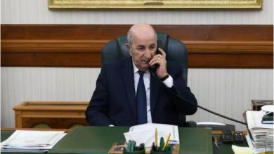 صورة خلال مكالمتين هاتفيتين: رئيس الجمهورية يتبادل التهاني مع نظيريه التونسي والموريتاني