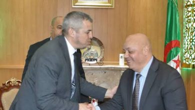 صورة وزير المجاهدين يستقبل وفدا برلمانيا عن ولاية المدية