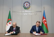 صورة جلسة عمل موسعة لبحث واقع وآفاق علاقات التعاون بين لعمامرة ونظيره الأذربيجاني