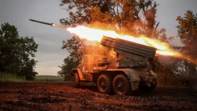صورة روسيا وأوكرانيا تتبادلان الهجمات والناتو يدرس إسقاط صواريخ تنتهك حدوده