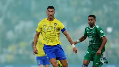 صورة رياض محرز يسخر من ركلة جزاء رونالدو