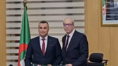 صورة زروقي يتسلم مهامه على رأس وزارة البريد والمواصلات السلكية واللاسلكية