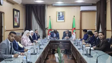 صورة وزيرا التربية والشباب يؤكدان على ترسيخ قيم المواطنة وتعزيز الحوار مع التلاميذ