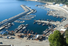 صورة سكيكدة.. الشروع في تهيئة وتجهيز موقع رسو قوارب الصيد ببلدية المرسى