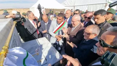 صورة شرفة يضع حجر الأساس لمشروع إنجاز صومعة للتخزين الاستراتيجي للحبوب بسعة 100 ألف طن في بسكرة
