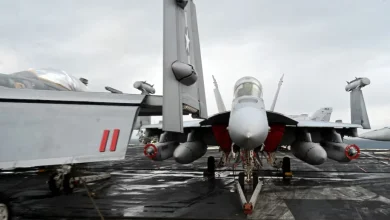صورة البحرية الأميركية:طائرة حربية ثالثة تسقط في البحر الأحمر
