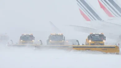 صورة ثلوج كثيفة تغلق الطرق وتوقف الرحلات..عاصفة “جورتي” تربك أوروبا