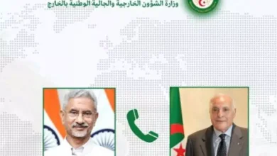 صورة عطاف يتلقى مكالمة هاتفية من نظيره الهندي