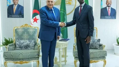 صورة عطاف يستقبل من قبل نظيره الإثيوبي جيديون تيموثيوس