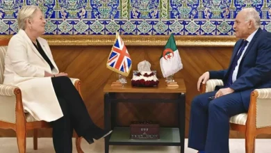 صورة عطاف يستقبل سفيرة المملكة المتحدة لبريطانيا العظمى وإيرلندا الشمالية لدى الجزائر
