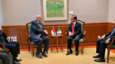 صورة عطاف يستقبل من قبل رئيس البرلمان السنغافوري
