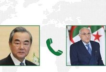 صورة عطاف يجري مكالمتين هاتفيتين مع نظيريه الصيني والباكستاني