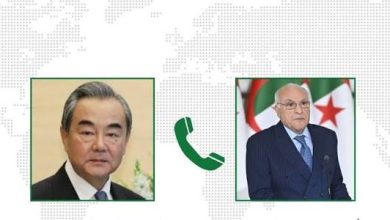 صورة عطاف يجري مكالمتين هاتفيتين مع نظيريه الصيني والباكستاني