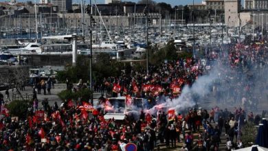 صورة فرنسا:  ماكرون مستعد للتشاور مع النقابات.. وتعليق إضراب عمال النظافة بدءً من اليوم