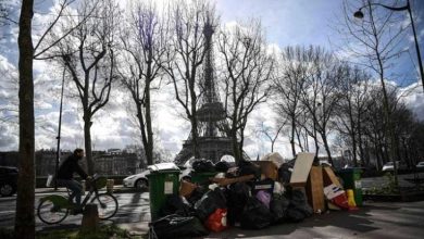 صورة فرنسا: أكوام النفايات تحجب معالم باريس ورائحتها تنتشر في الأجواء