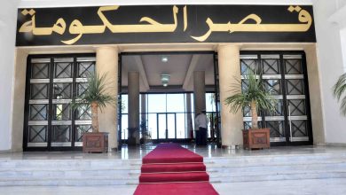 صورة اجتماع الحكومة : دراسة عروض تخص عدة قطاعات 
