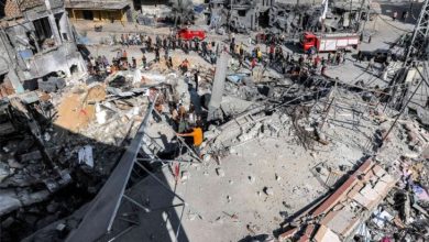 صورة قصف جوي ومدفعي عنيف يستهدف عدة مناطق ويوقع عشرات الضحايا..جيش الاحتلال يرتكب مجازر دامية في غزة