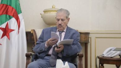 صورة مجلس الأمة : قوجيل يتسلم التقرير النهائي لمشروع قانوني البلدية والولاية