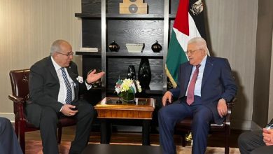 صورة لعمامرة يستقبل من طرف رئيس دولة فلسطين