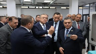صورة وزير الداخلية التونسي يزور مديرية إنتاج السندات والوثائق المؤمنة بالحميز بالعاصمة