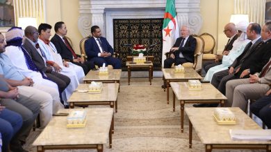 صورة رئيس مجلس الأمة يستقبل وفدًا من المجلس الشعبي الولائي لتندوف لترسيخ الثقافة البرلمانية