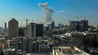 صورة استهداف بيت المرشد ومقري الرئاسة وهيئة الأركان..هجوم أمريكي إسرائيلي على إيران وطهران ترد