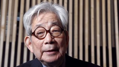 صورة وفاة الياباني كنزابورو أوي الحائز على جائزة نوبل للآداب عن 88 عاماً