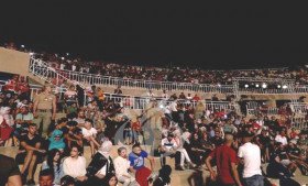 Photo de 2e soirée du Festival de Timgad, le public crée une belle ambiance