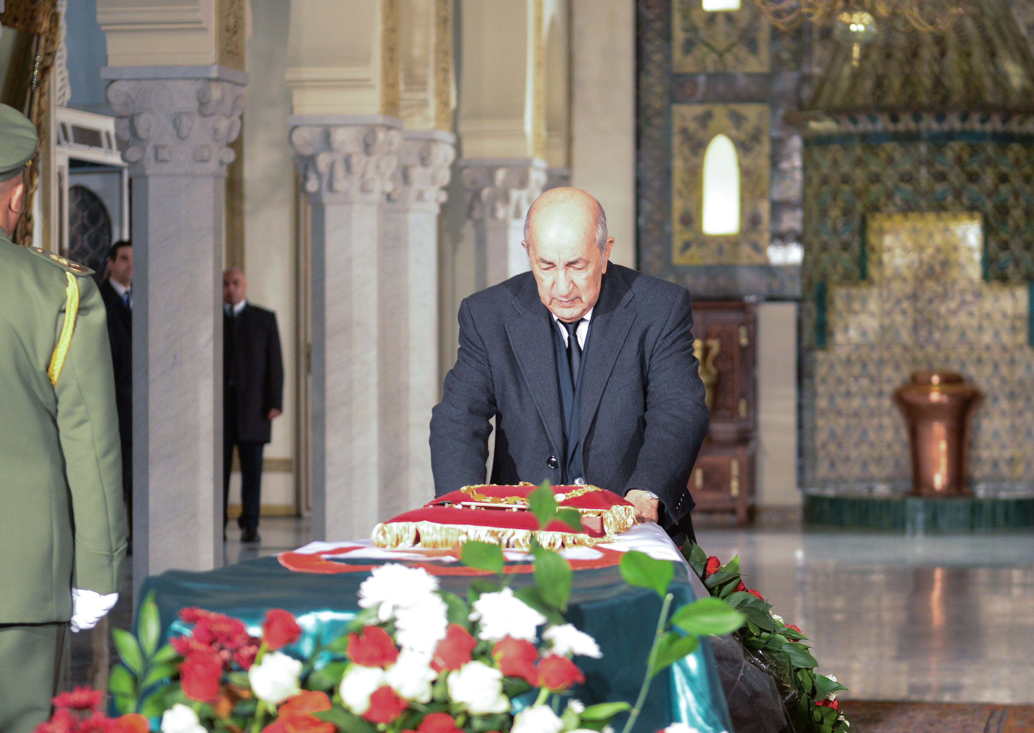 Photo de Le président Tebboune se recueille à la mémoire du défunt Gaïd Salah
