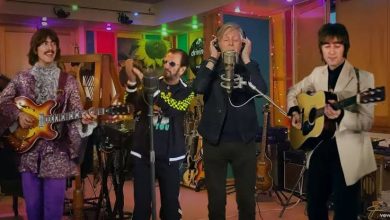 Photo de Réunis grâce à l’intelligence artificielle : Les Beatles prennent la tête des charts britanniques avec « Now and Then »