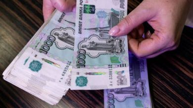 Photo de Le rouble s’envole face au dollar alors que le marché évalue l’impact des dernières sanctions américaines   