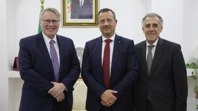 Photo de Coopération bilatérale : Rekhroukh rencontre une délégation d’hommes d’affaires américains