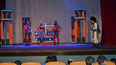 Photo de Théâtre régional de Batna : La pièce « Djeha sur Saturne » fait pétiller de joie les yeux des enfants