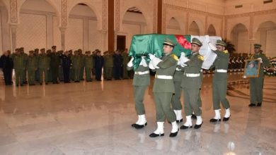 Photo de Décès du général-major Ahcene Slimane : Chanegriha assiste à la levée de corps