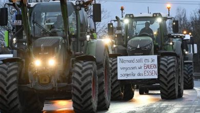 Photo de Excédés par la réduction des subventions : 10.000 agriculteurs allemands bloquent Berlin, mettant la pression sur Scholz