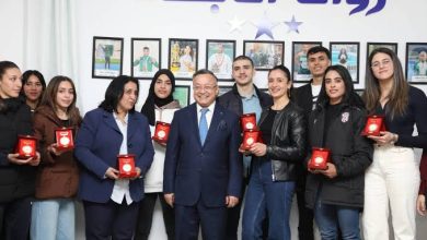 Photo de Ils ont concilié le sport et les études : Baddari distingue les étudiants sportifs médaillés dans des compétitions internationales