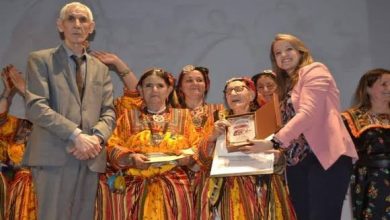 Photo de 2e édition du festival « Urar Lkhalat » : La troupe Tighri Idourar d’Illilten décroche le 1er prix