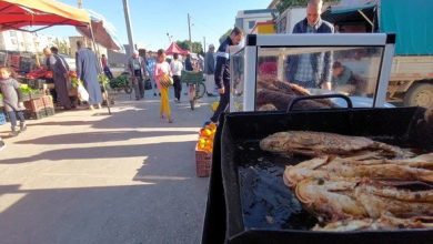 Photo de Chlef : Vente du poisson d’eau douce cuit, une nouvelle activité ramadhanesque   