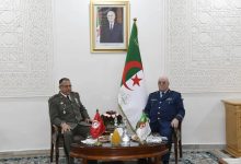 Photo de MDN : Le Général-Major Mohamed Salah Benbicha reçoit le chef d&rsquo;Etat-major de l&rsquo;Armée de Terre tunisienne